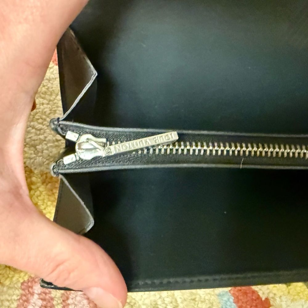 SOLD LOUIS VUITTON Metallic Monogram Vernis Sarah Long Bi-Fold Wallet - Picture 10 of 16